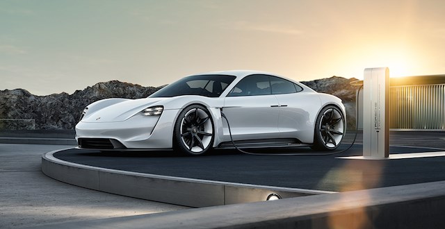 Siêu xe chạy điện đầu tiên của Porsche sắp được bán 2